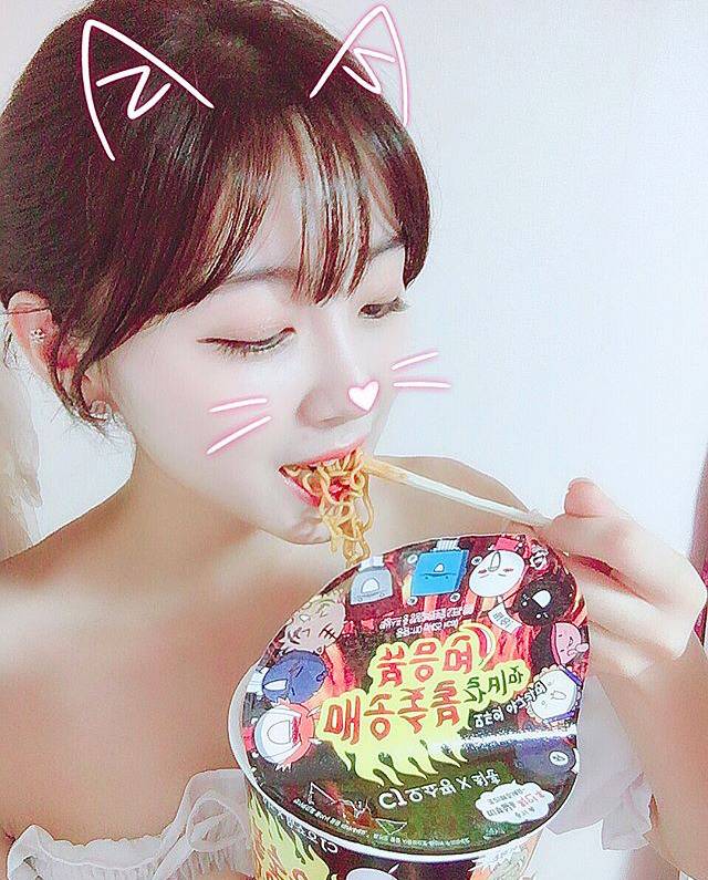 라면 먹는 안지현 | 인스티즈