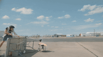 끓는 기름에 물을 부으면 안되는 이유.gif | 인스티즈