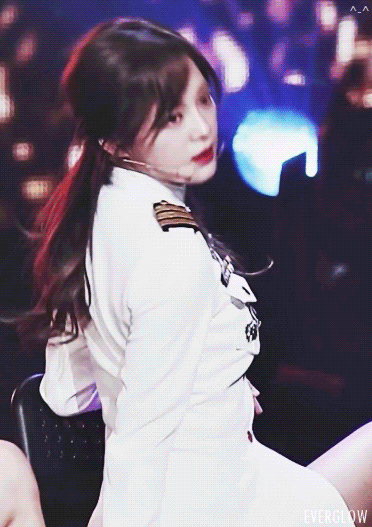 김세정에게 섹시포텐이 보였던 날.gif | 인스티즈