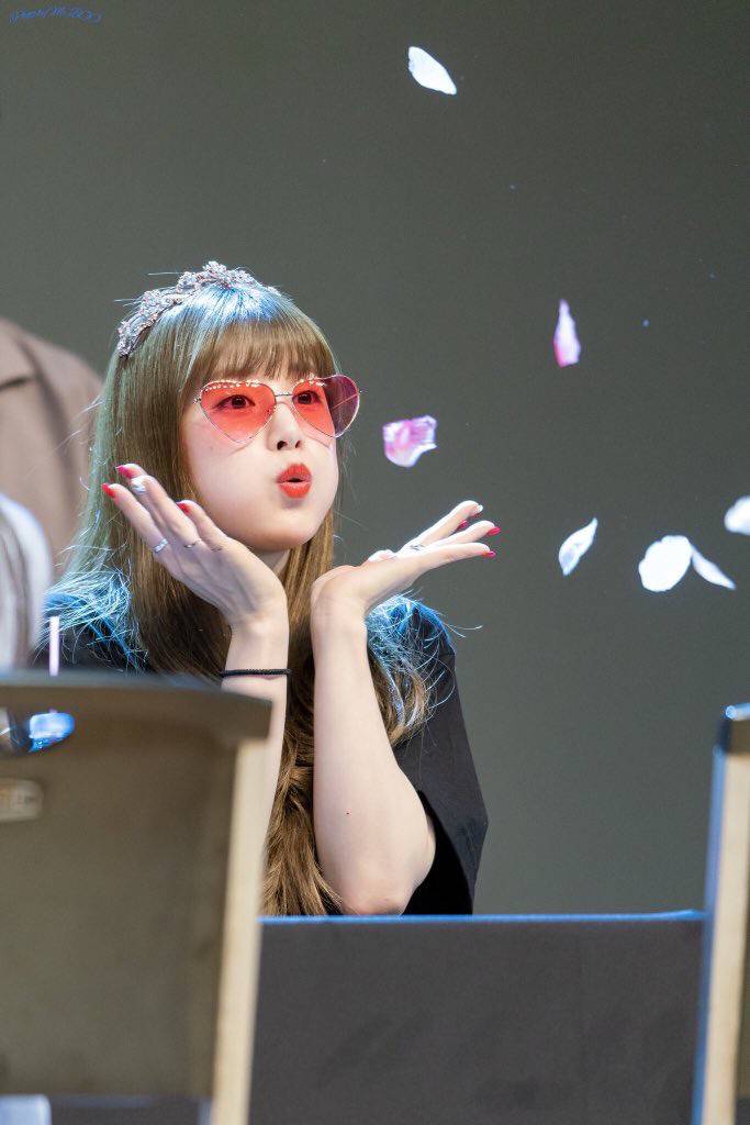 [에이핑크] 주말이라 시간이 잘 가는 것 같아서 박초롱 | 인스티즈