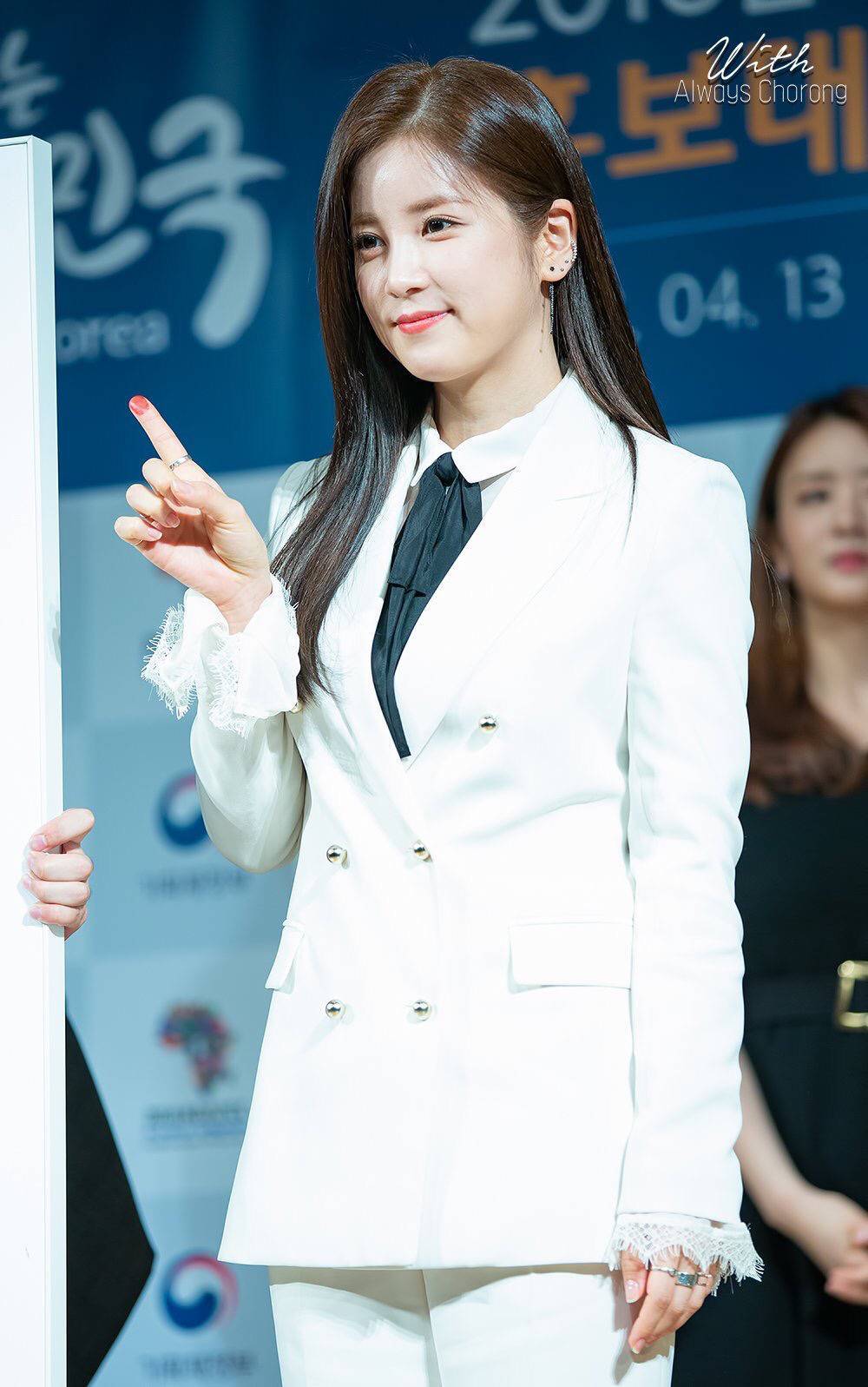 [에이핑크] 주말이라 시간이 잘 가는 것 같아서 박초롱 | 인스티즈