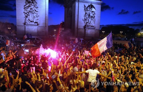 잠 못 이루는 프랑스 사람들 | 인스티즈