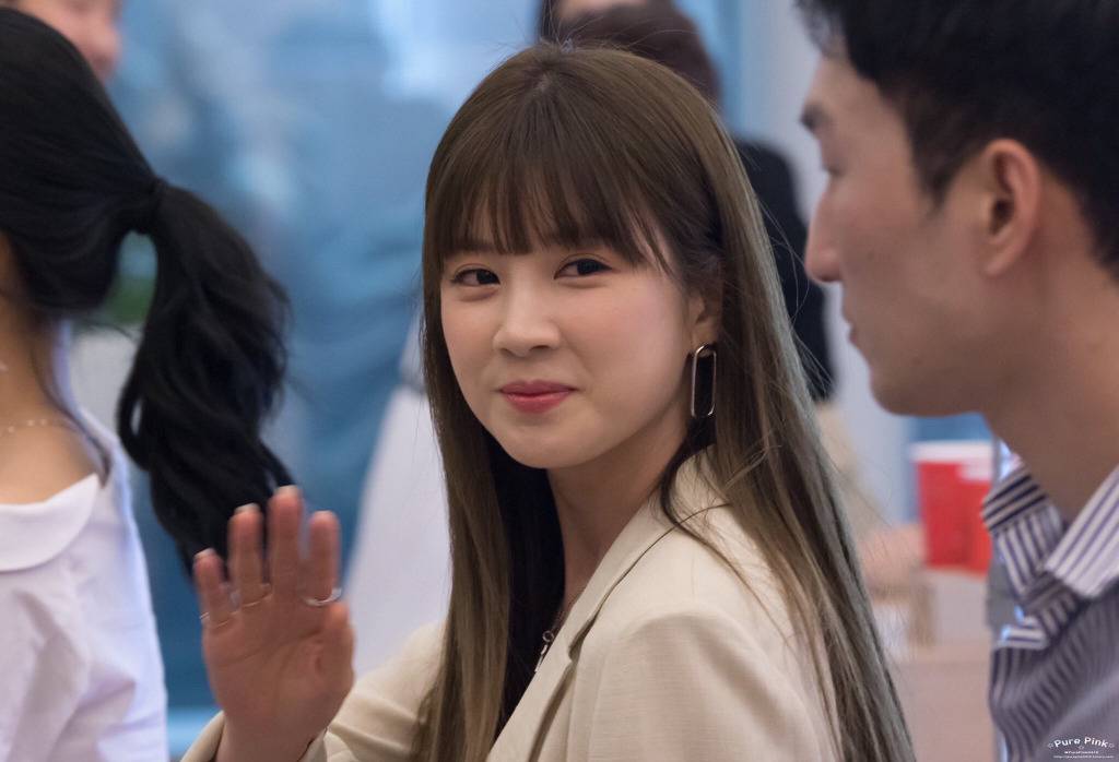 [에이핑크] 습한 날씨로 고통받고 있어서 박초롱 | 인스티즈