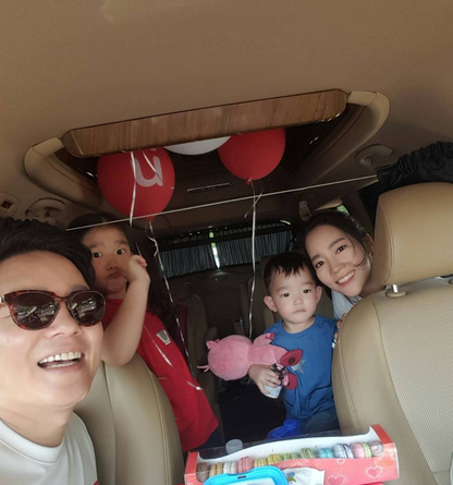 네명 다 똑같이 생긴 가족.jpg | 인스티즈