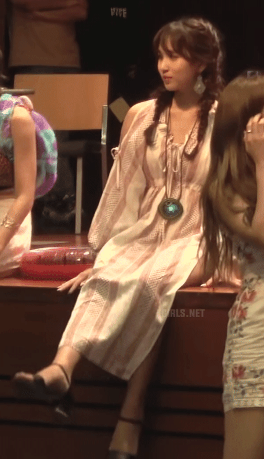 트와이스 미나의 섹시한 옆트임 원피스 | 인스티즈