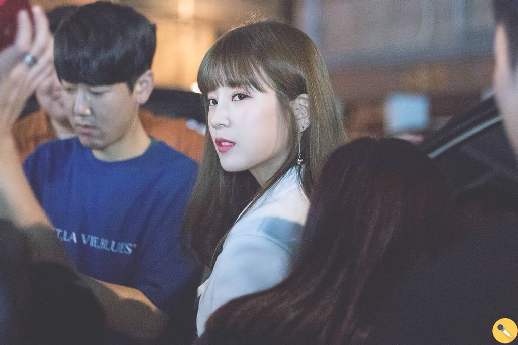 [에이핑크] 습한 날씨로 고통받고 있어서 박초롱 | 인스티즈