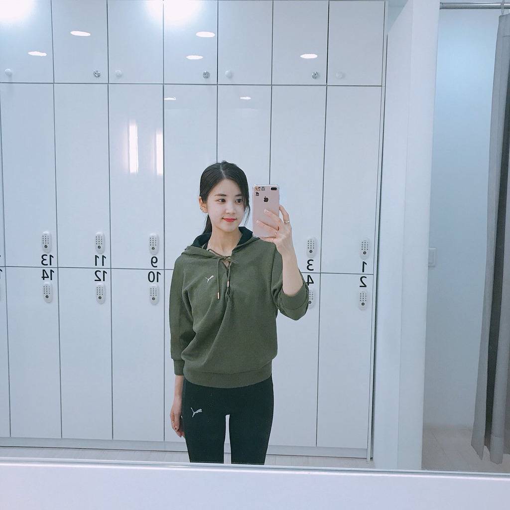 [에이핑크] 주말이라 시간이 잘 가는 것 같아서 박초롱 | 인스티즈