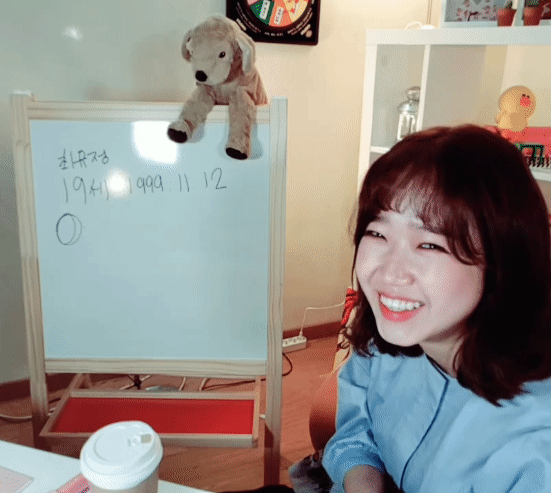 매일밤 8시에 브이앱 할거라는 유정이 | 인스티즈