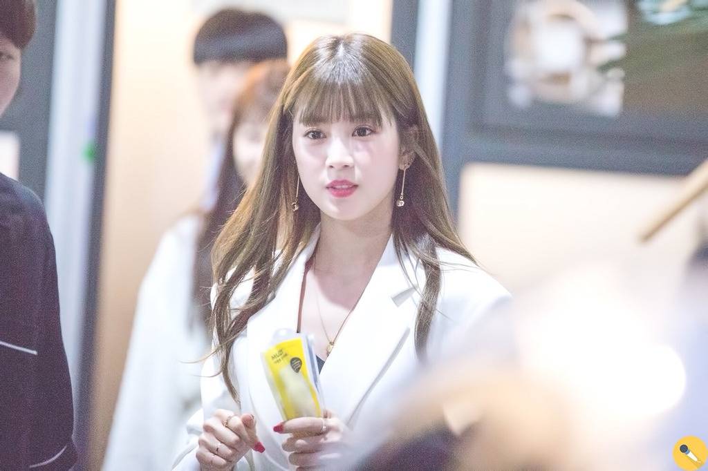 [에이핑크] 습한 날씨로 고통받고 있어서 박초롱 | 인스티즈