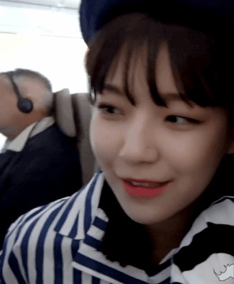 비행기에서 귀가 막힐 때.gif | 인스티즈