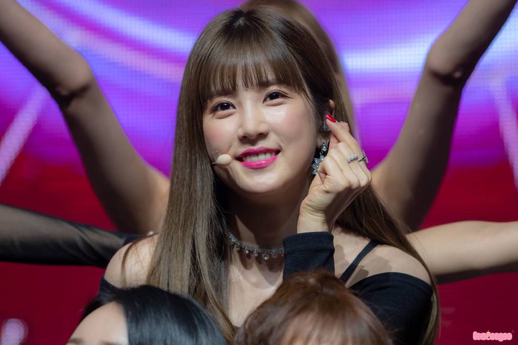 [에이핑크] 주말이라 시간이 잘 가는 것 같아서 박초롱 | 인스티즈