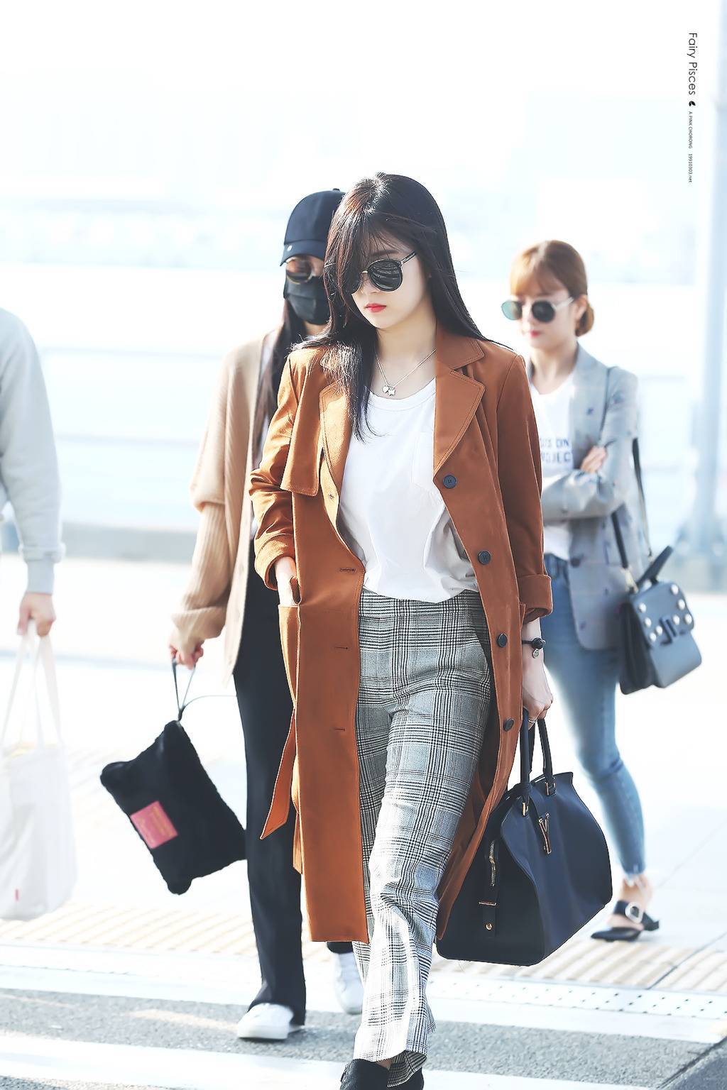 [에이핑크] 습한 날씨로 고통받고 있어서 박초롱 | 인스티즈