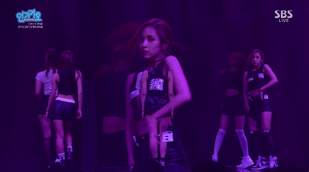 레드벨벳 슬기와 트와이스 미나.gif | 인스티즈