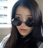 머리 넘기는 아이유.gif | 인스티즈