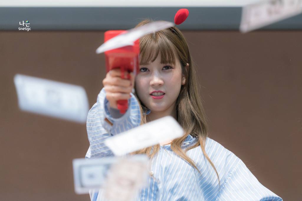 [에이핑크] 주말이라 시간이 잘 가는 것 같아서 박초롱 | 인스티즈