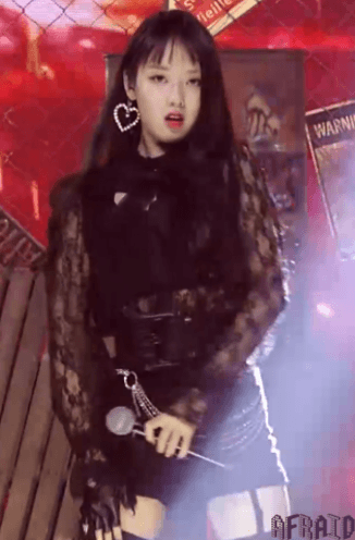 [프듀48] 가터벨트 입고 공연한 도카콜라 김도아.gif | 인스티즈