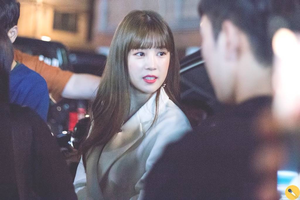 [에이핑크] 습한 날씨로 고통받고 있어서 박초롱 | 인스티즈