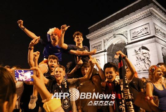 잠 못 이루는 프랑스 사람들 | 인스티즈