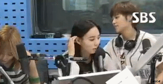 노잼 형에게 당하고 나연이에게 화풀이하는 모모 | 인스티즈