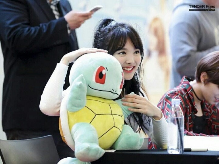 [트와이스] 같은 동족을 만나 기뻐하는 나연이 | 인스티즈