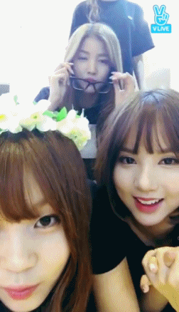 안경쓴 여자친구 소원 .gif | 인스티즈