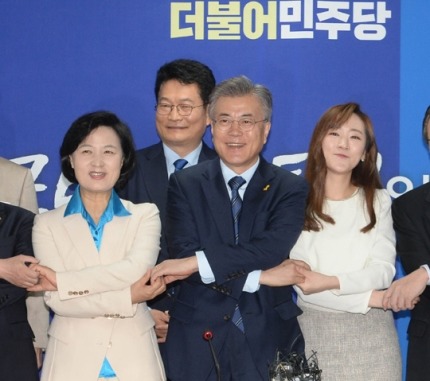 선대위 회의 참석한 문재인 | 인스티즈