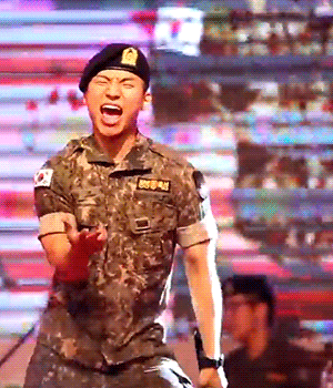 군 위문 공연에서 끼부리는 아이돌.gif | 인스티즈
