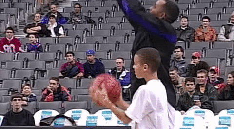 커리가 3점을 잘 던지는 이유.gif | 인스티즈