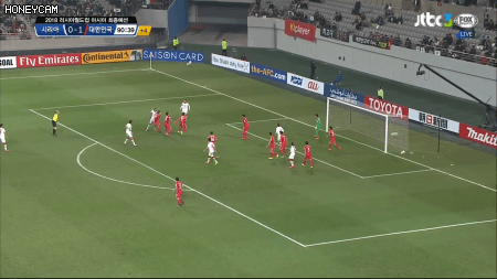 시리아 마지막 골대 강타때 박스안 상황 gif | 인스티즈