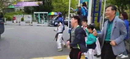 문재인 유세차량에 무도인들 난입 아수라장.gif | 인스티즈