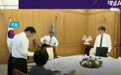 아니 대통령님 정신없게 집권 이틀동안 대체 뭘 이렇게 많이 하는 거야 | 인스티즈