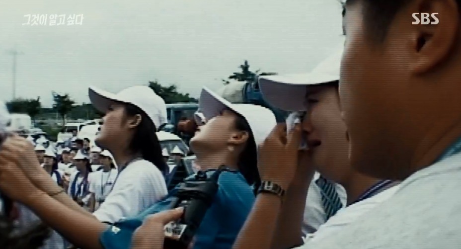 [그알] 한국에 온 북한 응원단이 갑자기 돌발행동을 한 이유.jpg | 인스티즈