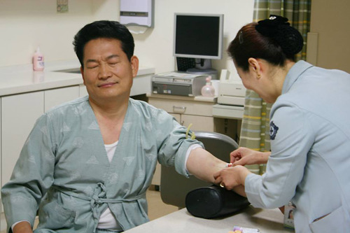 피뽑는거 지켜본다 vs 안본다 | 인스티즈