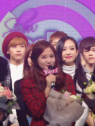 언니들한테 사랑받는 예리.gif | 인스티즈