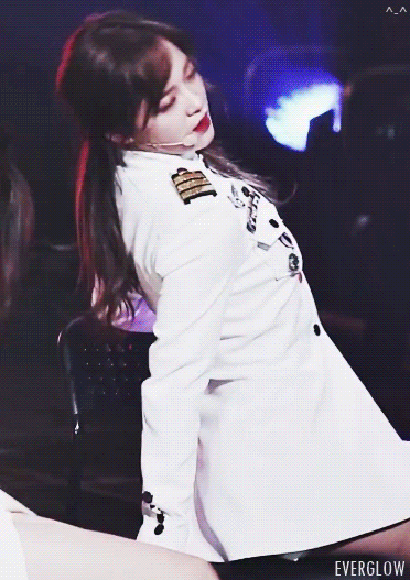 김세정에게 섹시포텐이 보였던 날.gif | 인스티즈