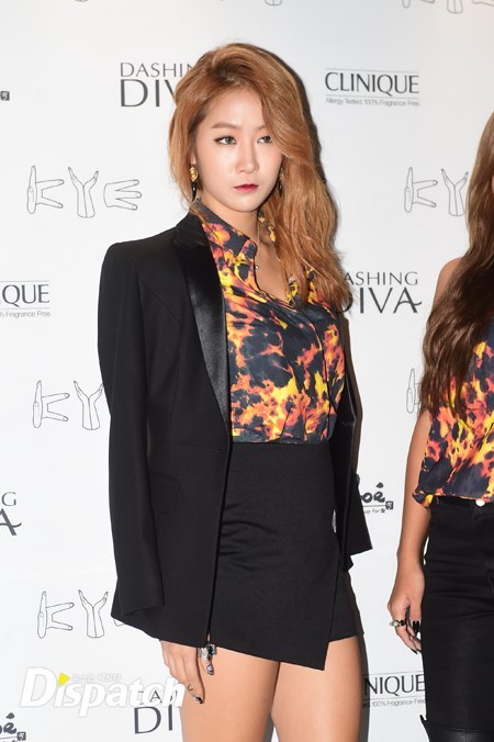 매 시간 무릎 꿇고 시청하게 해줄 수 있는 별거 없는 아이돌 리얼리티.bgm | 인스티즈