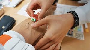 피뽑는거 지켜본다 vs 안본다 | 인스티즈