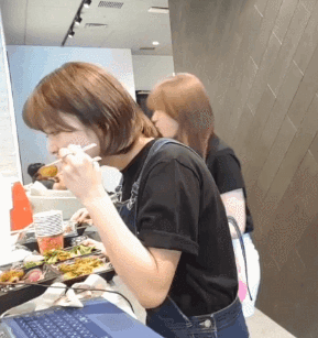 사나가 제일 행복해보일때.gif | 인스티즈