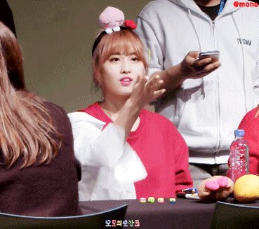 공기놀이하는 모모.gif | 인스티즈