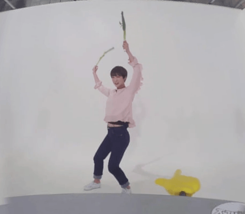 대파 들고 섹시한 춤 추는 아이돌.gif | 인스티즈