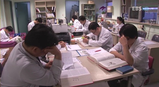 대한민국에서의 의사들의 하루.jpg | 인스티즈