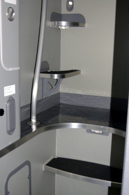 많은 사람들이 잘 모르는 비행기의 숨겨진 공간 | 인스티즈