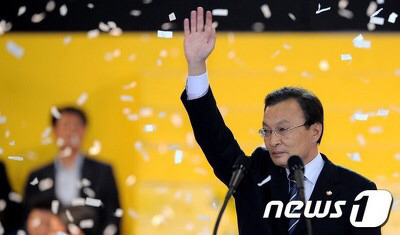 [이해찬] 얼굴표정만 보면 당선인지 낙선인지 알 수 없는 사진.jpg | 인스티즈