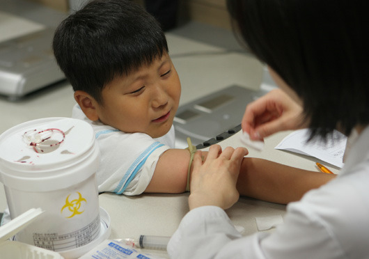 피뽑는거 지켜본다 vs 안본다 | 인스티즈