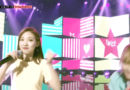 [트와이스] 이 장면은 임나연이 온몸으로 과즙짜는 모습을 표현하는 장면입니다.gif | 인스티즈