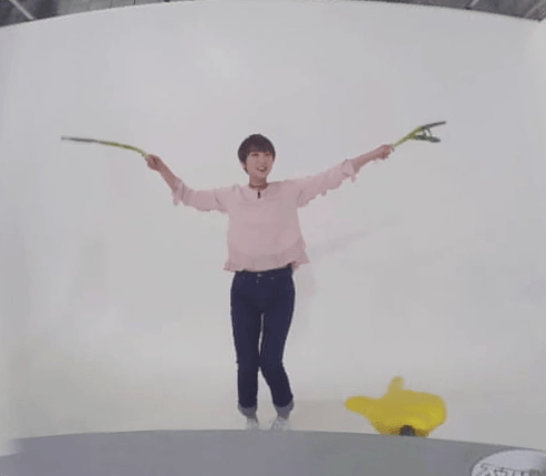 대파 들고 섹시한 춤 추는 아이돌.gif | 인스티즈