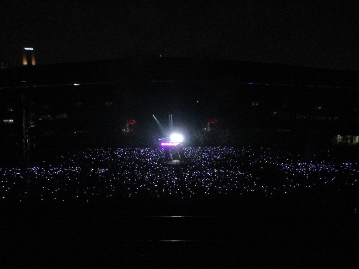 일반적인 콘서트가 아닌 다른 우주에 와 있는듯한 느낌을 주는 콘서트 | 인스티즈