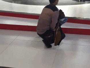 자동차 모터쇼에 간 남자가 한 일 (혐오주의) | 인스티즈