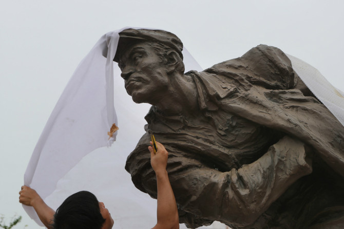 중국에서 기증한 안중근의사 동상 의정부역에 설치 | 인스티즈