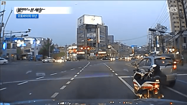 정말로 어이없는 오토바이 운전자 | 인스티즈